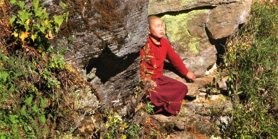 Monk at Chumphu meditating under a rock 